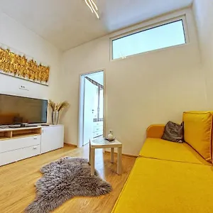 Caligula Center Apartman Pula