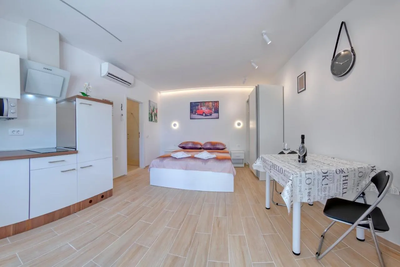 Apartment Light In Πούλα 0*,  Κροατία