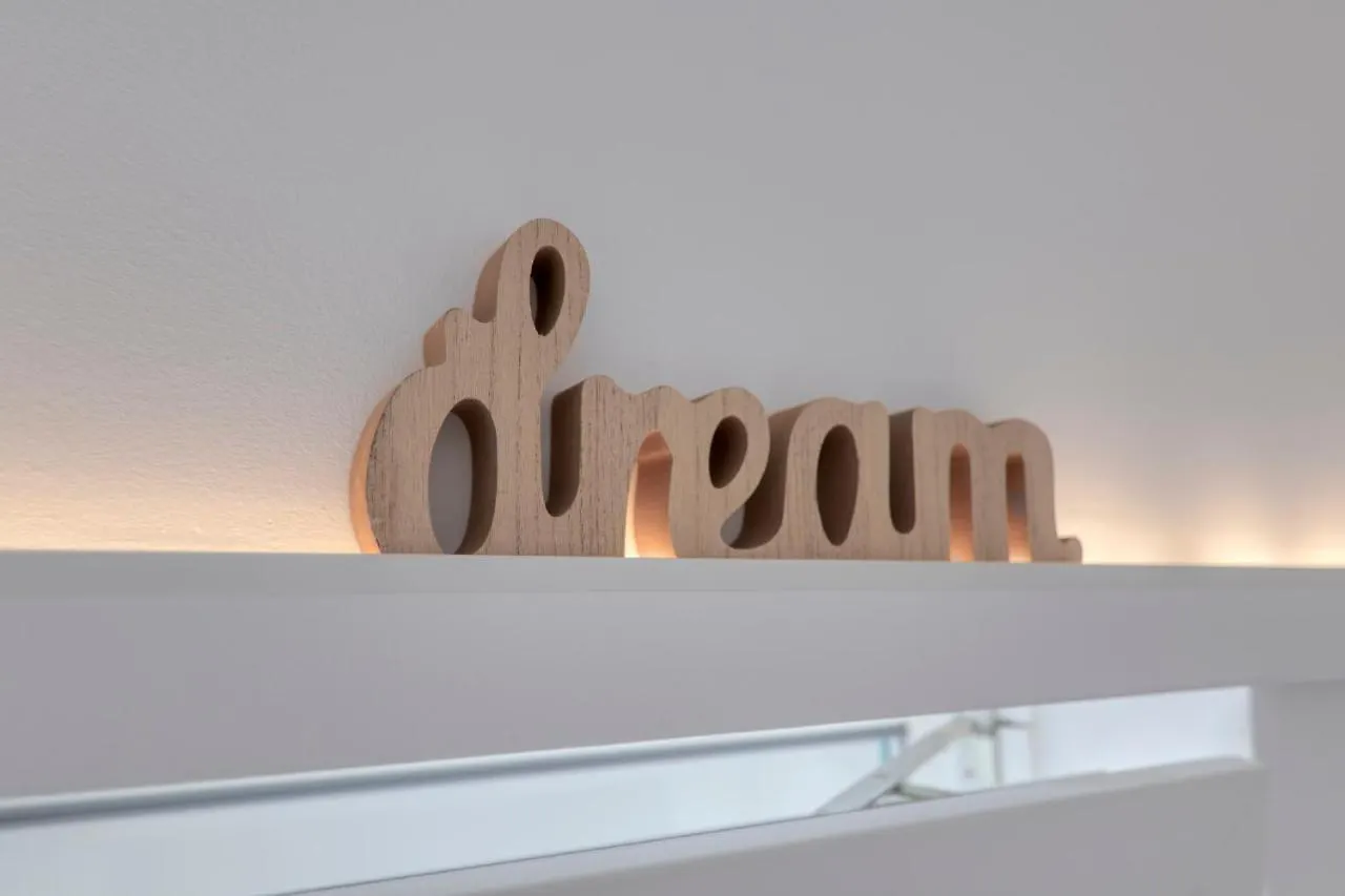 Apartment Light In Πούλα