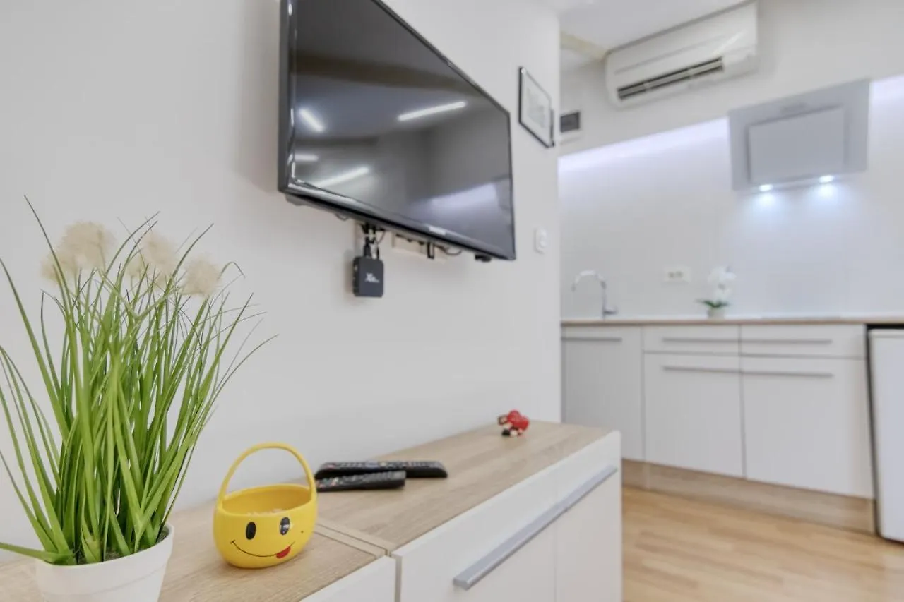Apartment Light In Πούλα 0*,